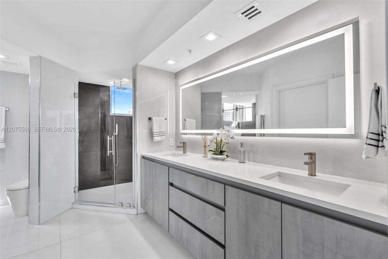 3370 Hidden Bay Dr, Unit 815, Aventura, FL 33180 Photo