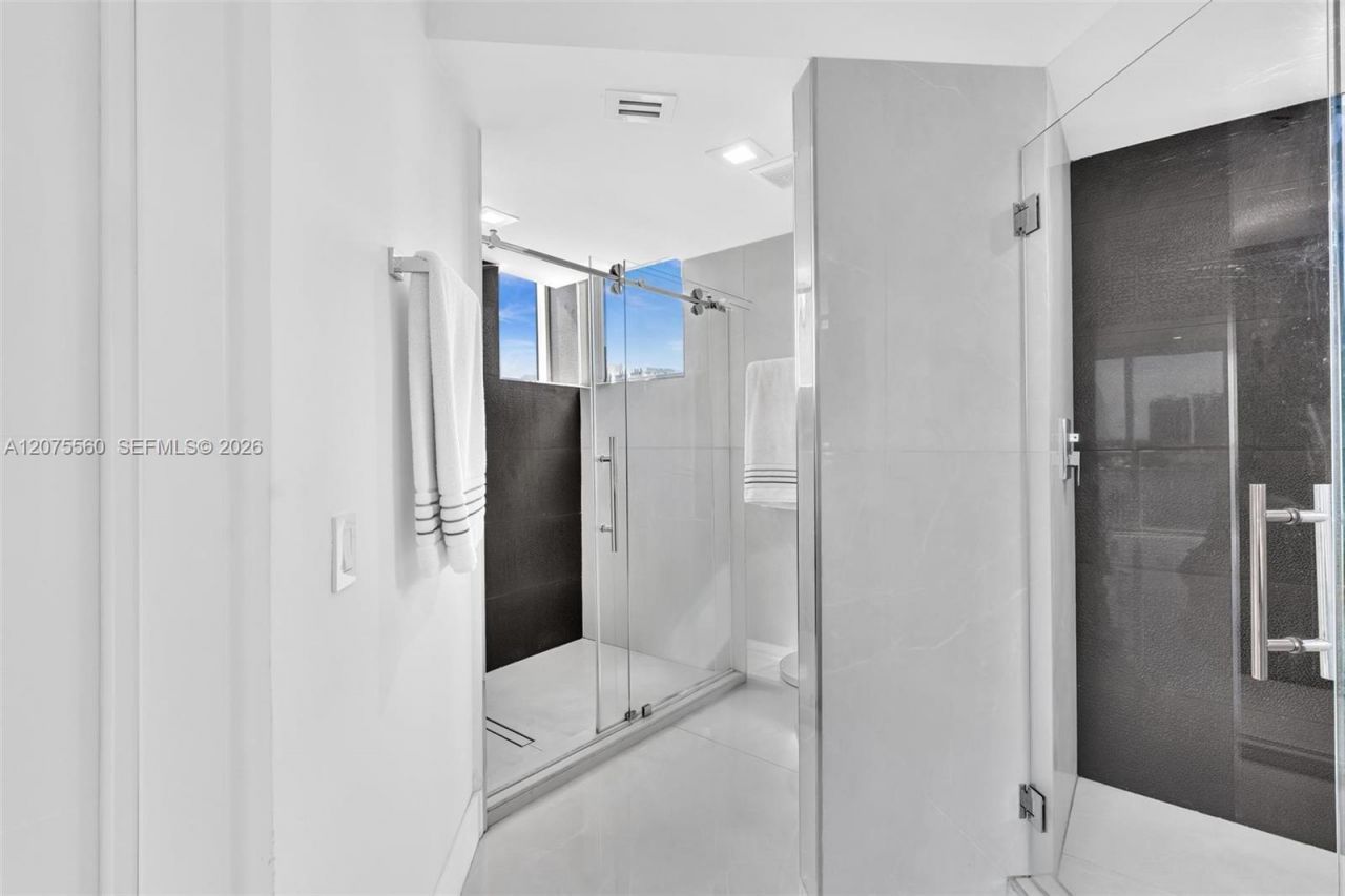 3370 Hidden Bay Dr, Unit 815, Aventura, FL 33180 Photo