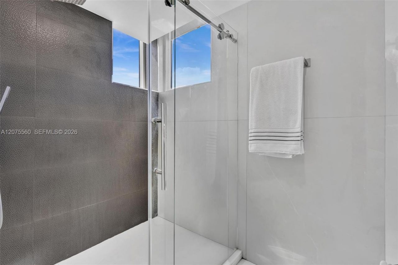 3370 Hidden Bay Dr, Unit 815, Aventura, FL 33180 Photo