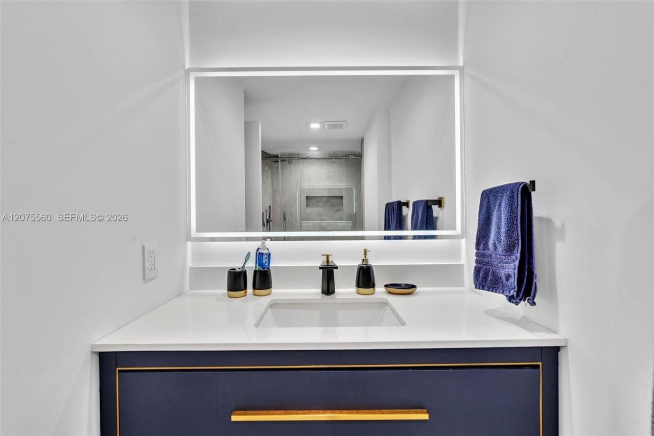 3370 Hidden Bay Dr, Unit 815, Aventura, FL 33180 Photo