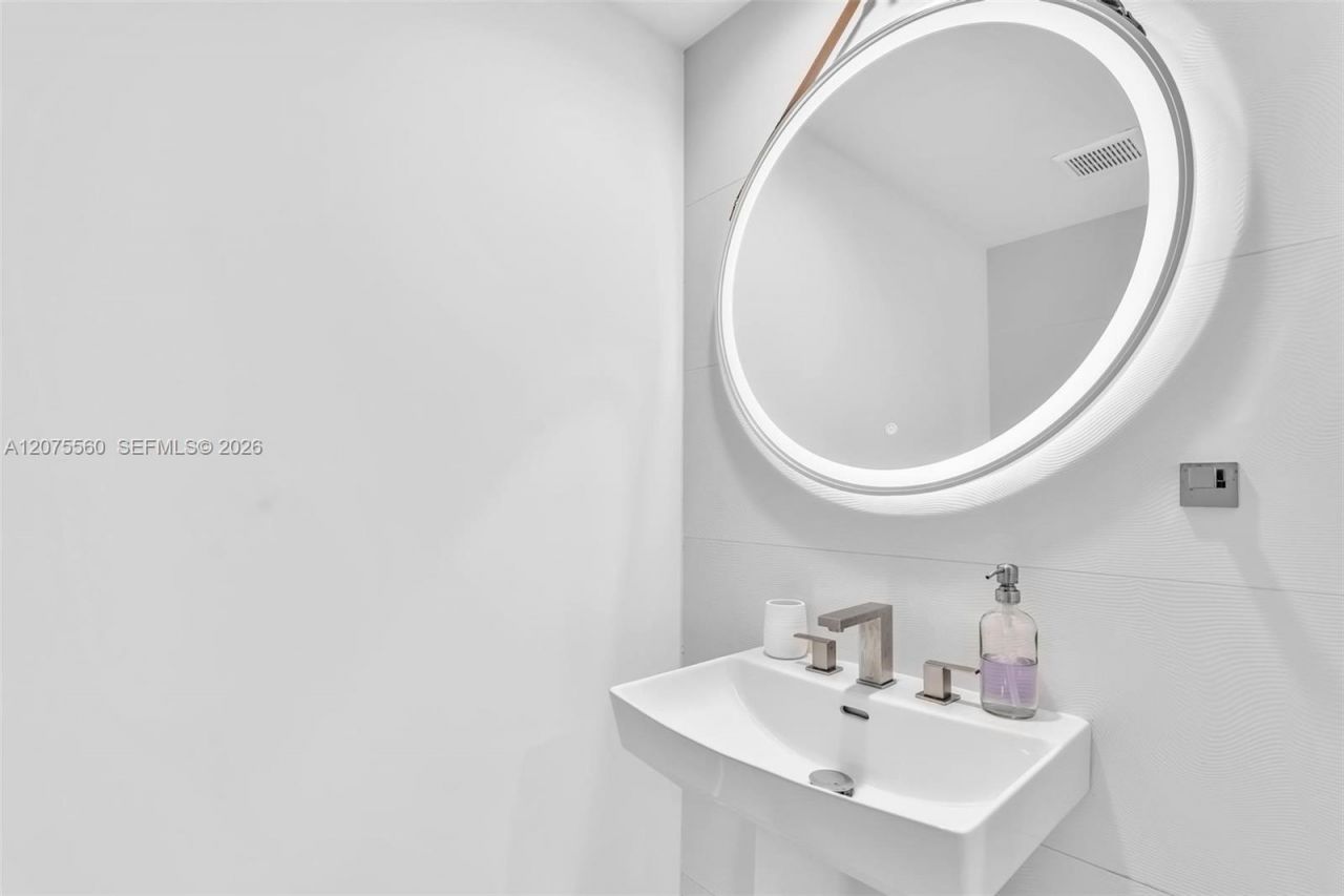 3370 Hidden Bay Dr, Unit 815, Aventura, FL 33180 Photo
