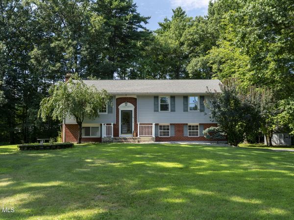24 Garden Drive, Clifton Park, NY 12065