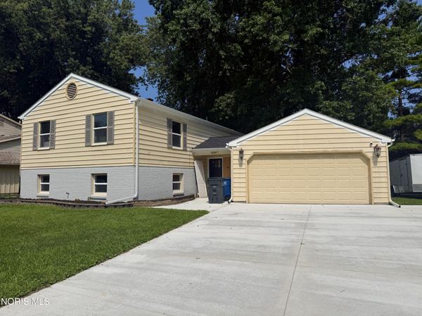 1687 Park Forest Drive , Toledo, OH 43614