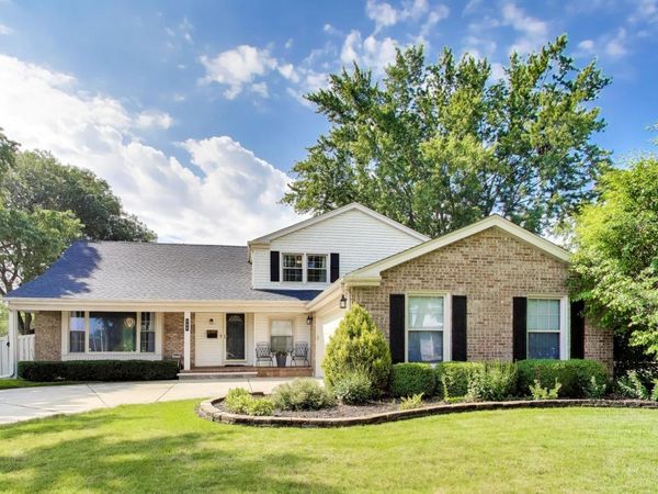 759 E Mill Valley Road , Palatine, IL 60074