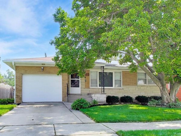 909 Worcester Avenue , Westchester, IL 60154