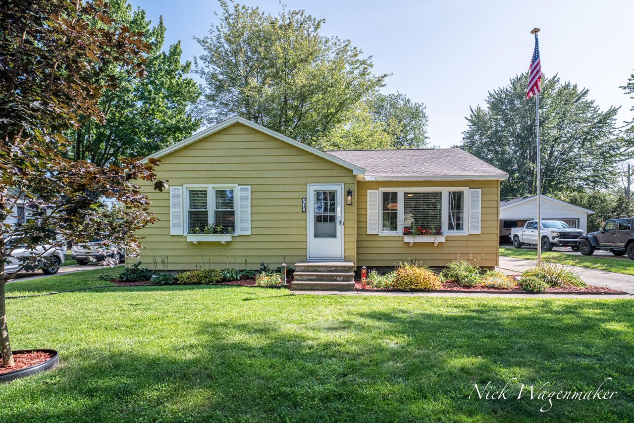 712 River Street, Spring Lake, MI 49456 Main Photo