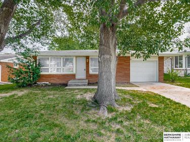 530 Brookside Drive, Lincoln, NE 68528