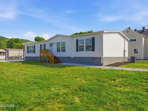 725 Siluria St, Harriman, TN 37748