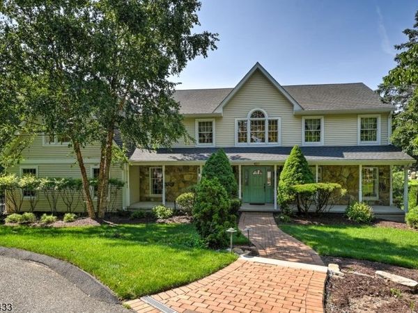 416 Hidden Valley Ct, Wyckoff, NJ 07481
