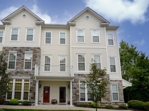 5 Holly Ln, Garfield, NJ 07026