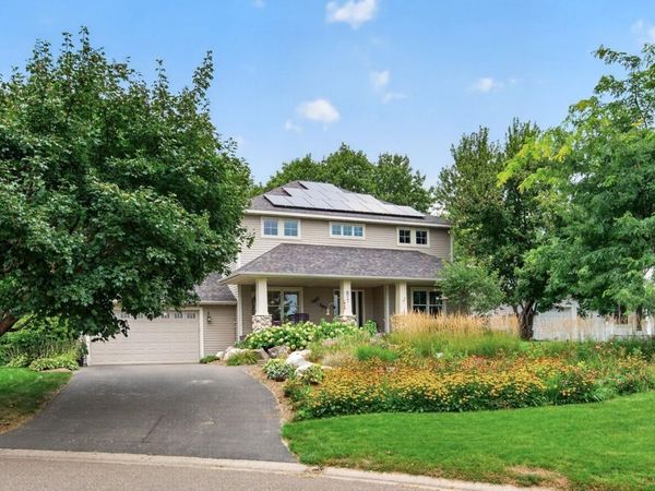 877 New Century Boulevard S, Maplewood, MN 55119
