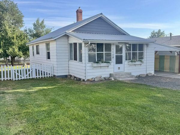 112 6th St, Filer, ID 83301