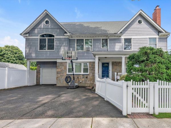 1 Windsor Place , Lynbrook, NY 11563