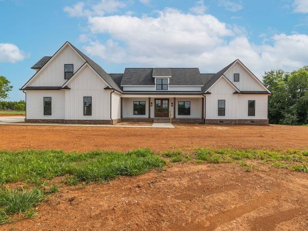 4 Old Zion Rd , Columbia, TN 38401