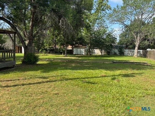 704,706 Walnut Street , Yoakum, TX 77995