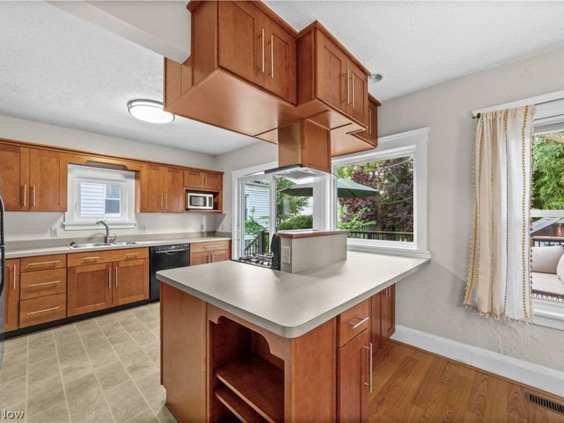 1338 W 64 Street , Cleveland, OH 44102 Photo 9