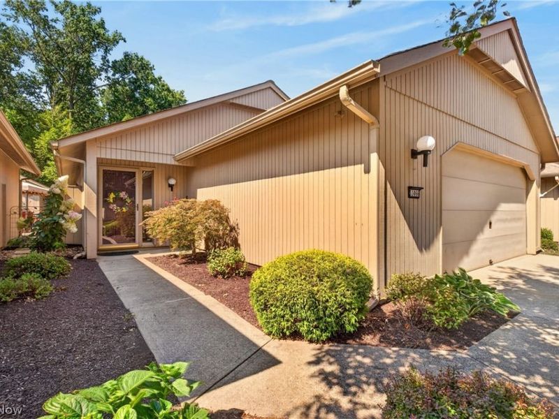 33066 Cedar Branch Circle, North Ridgeville, OH 44039 Photo 2