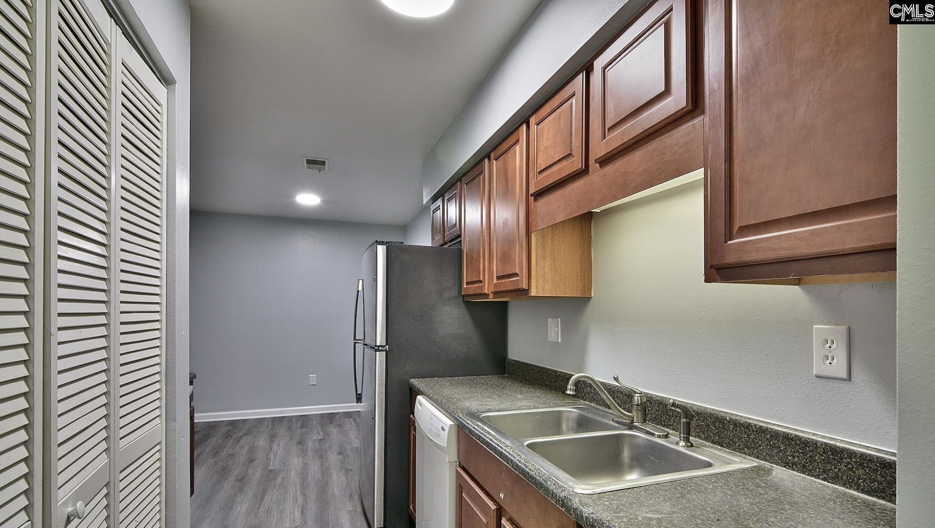 1658 Horseshoe Drive  Photo 6