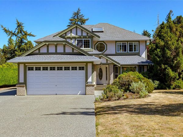 9243 Mainwaring Rd , North Saanich, BC V8L 1J9