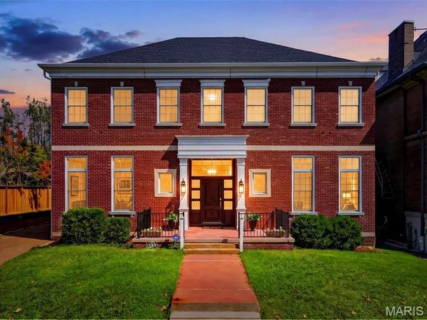 5285 Washington Place, St Louis, MO 63108