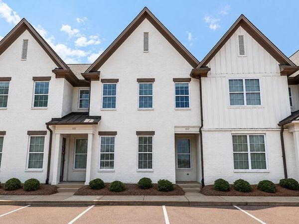 102 Farm View #102, Oxford, MS 38655