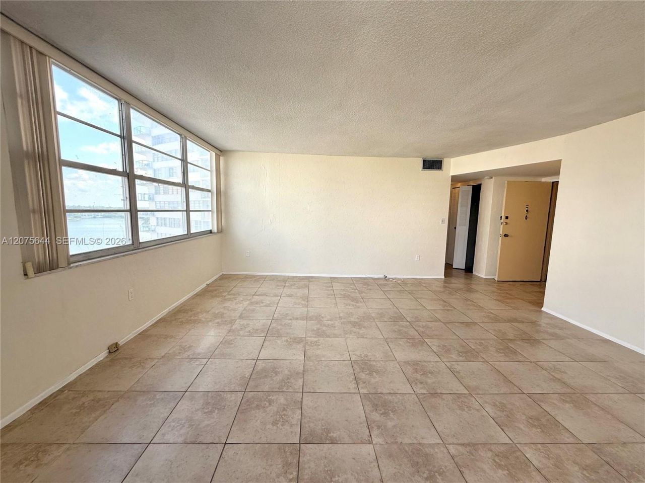 1351 NE Miami Gardens Dr , Unit 626E, Miami, FL 33179 Photo