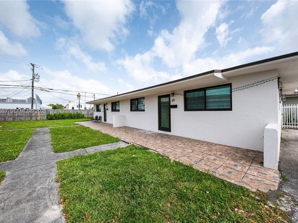 30 NW 56th Ct, Miami, FL 33126
