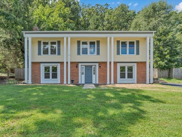 4005 Chaparral DR, Roanoke, VA 24018