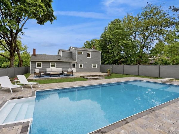 25 Charter Avenue , Dix Hills, NY 11746