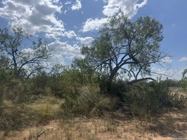 000 Ave. O, Christine, TX 78012