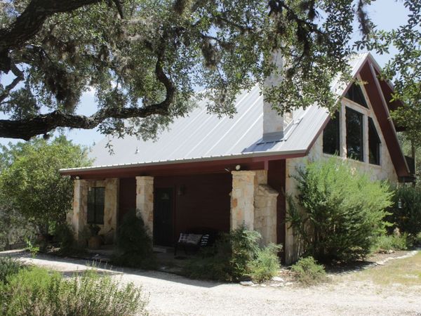 488 Rivertree Rd, Leakey, TX 78873