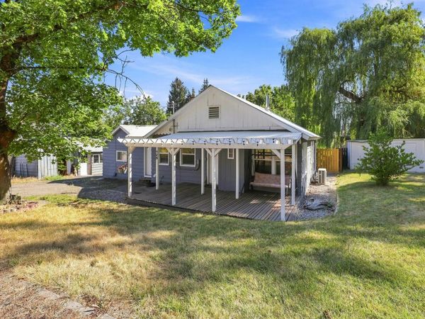 129 S Pine St, Rockford, WA 99030