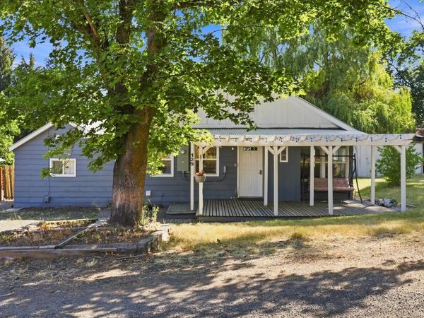 129 S Pine St, Rockford, WA 99030