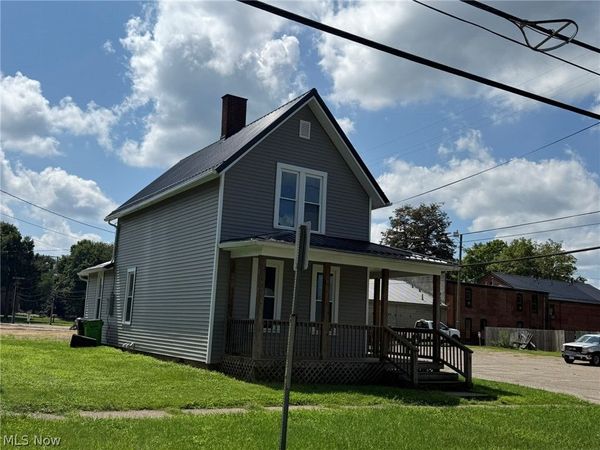 327 Locust Street , Coshocton, OH 43812