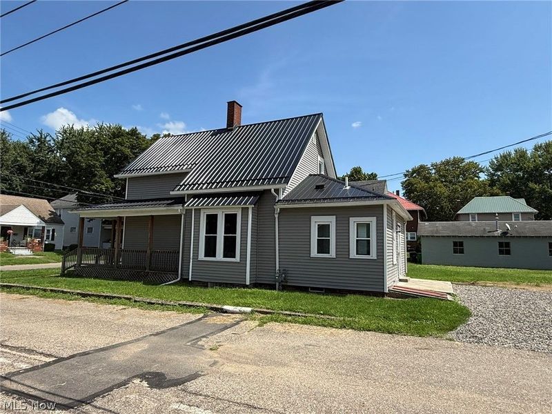 327 Locust Street, Coshocton, OH 43812 Photo 3