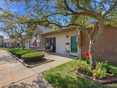 316 Spring Brooke Drive, Brighton, Mi 48116