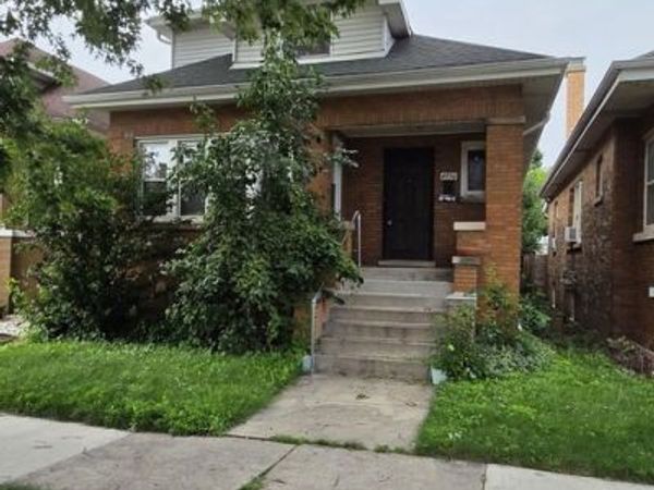 4950 N Kilpatrick Avenue , Chicago, IL 60630