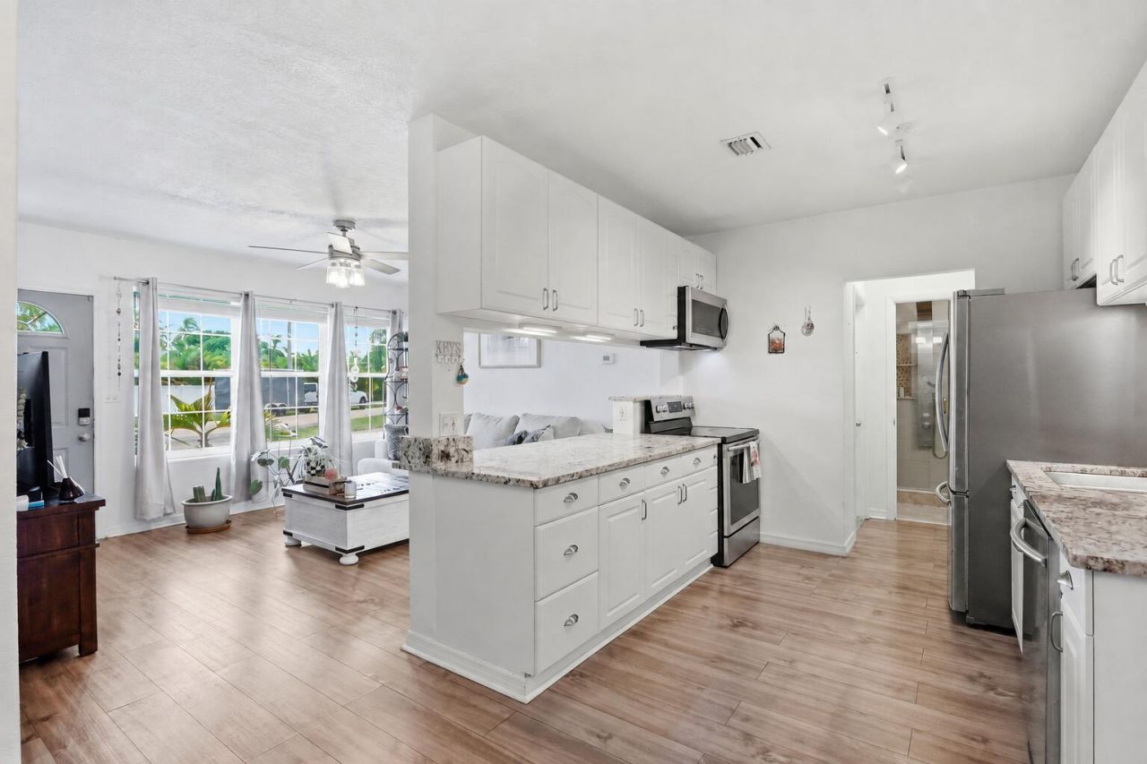 156 Granada Drive, Palm Springs, FL 33461 Photo