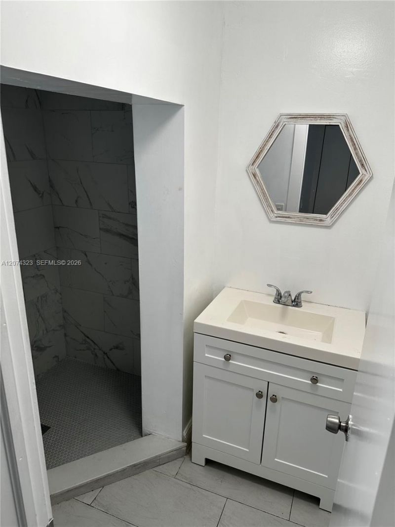 100 SW 18th Ct , Unit 2, Miami, FL 33135 Photo