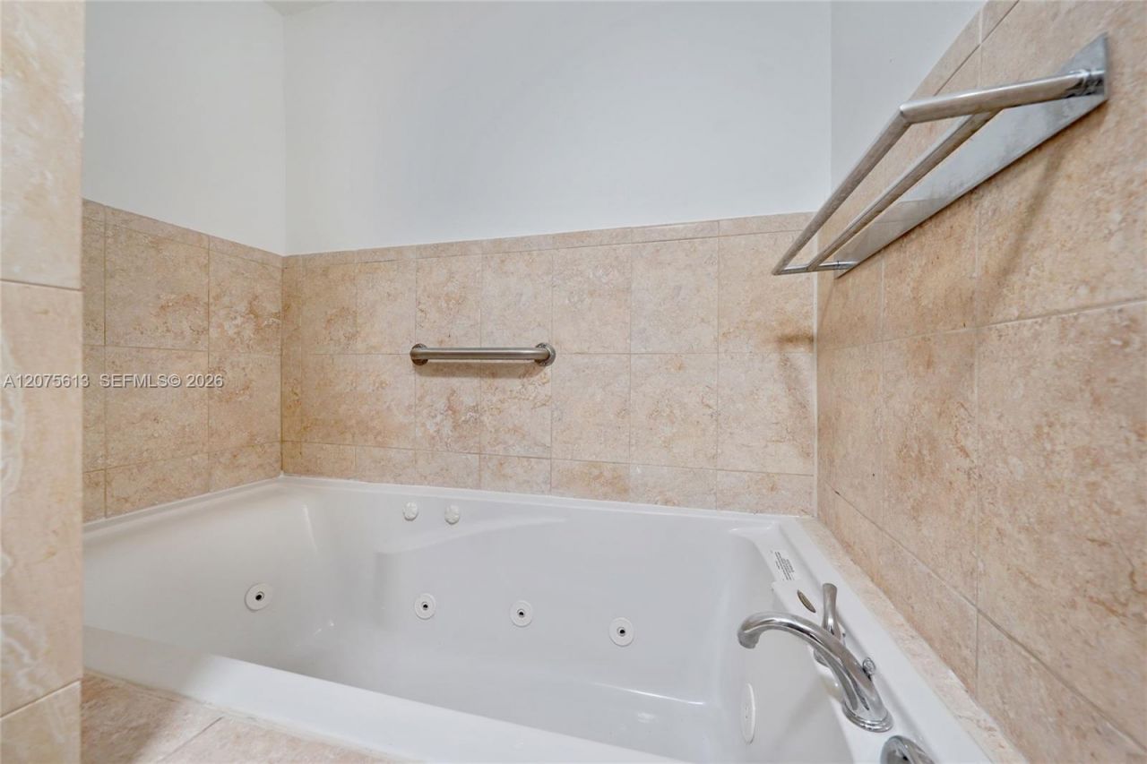 360 NW 179th Ter , Miami Gardens, FL 33169 Photo
