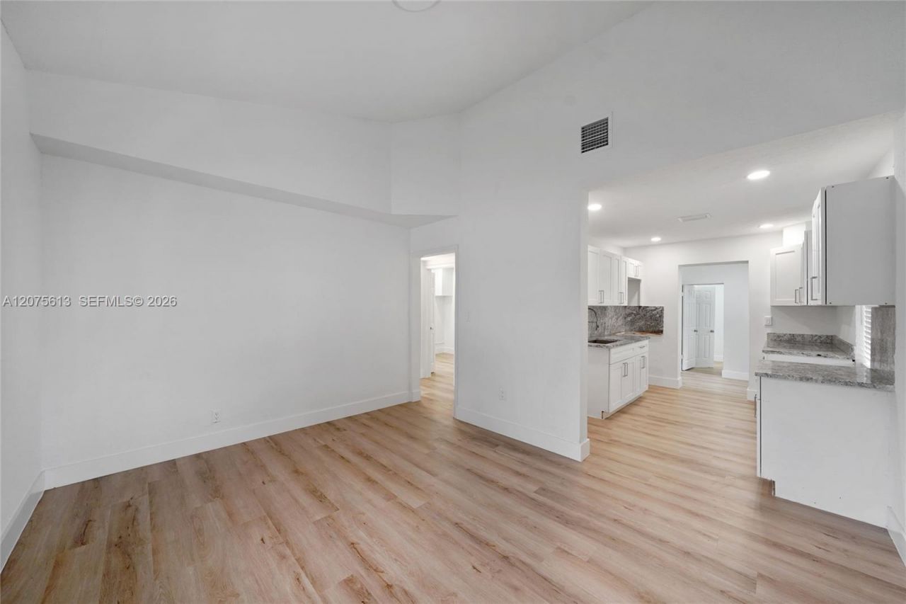 360 NW 179th Ter , Miami Gardens, FL 33169 Photo