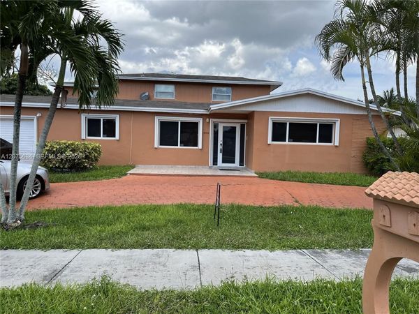 18105 NW 81st Ct , Hialeah, FL 33015