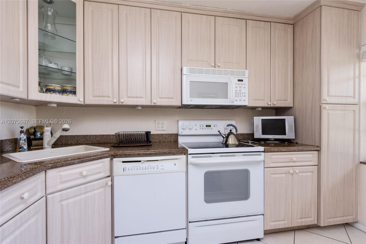 8566 Casa Del Lago , Unit H, Boca Raton, FL 33433 Photo