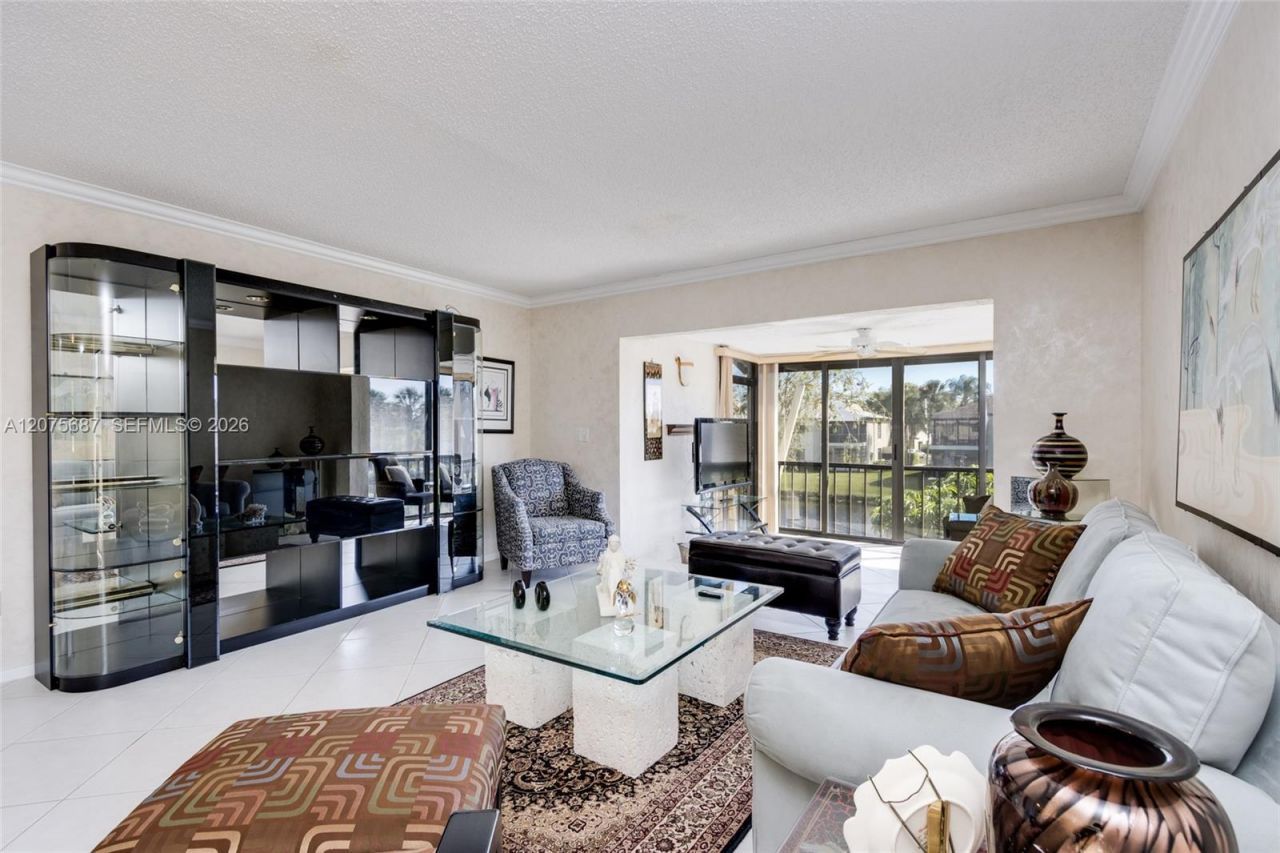 8566 Casa Del Lago , Unit H, Boca Raton, FL 33433 Photo
