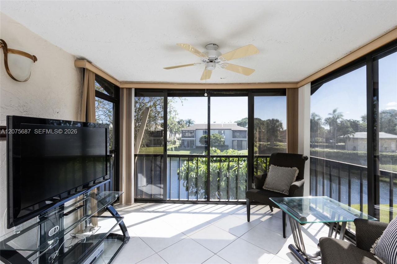 8566 Casa Del Lago , Unit H, Boca Raton, FL 33433 Photo