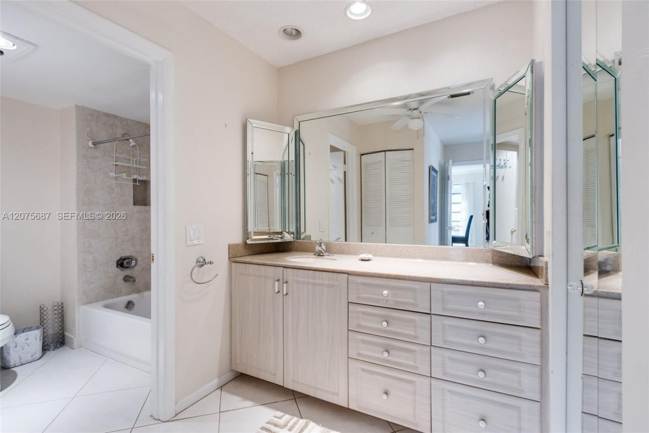 8566 Casa Del Lago , Unit H, Boca Raton, FL 33433 Photo