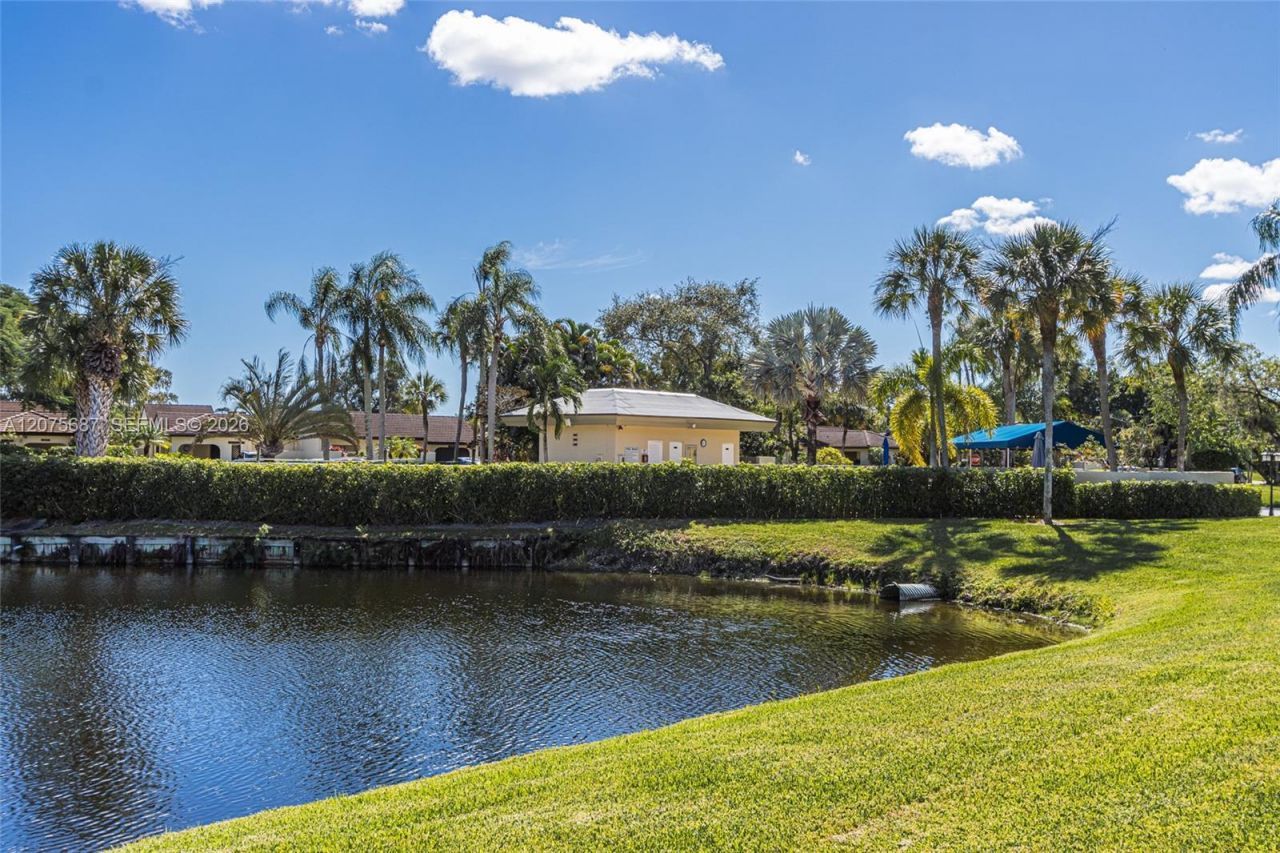 8566 Casa Del Lago , Unit H, Boca Raton, FL 33433 Photo