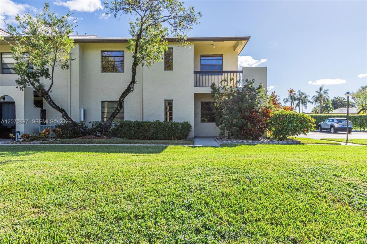 8566 Casa Del Lago , Unit H, Boca Raton, FL 33433 Photo