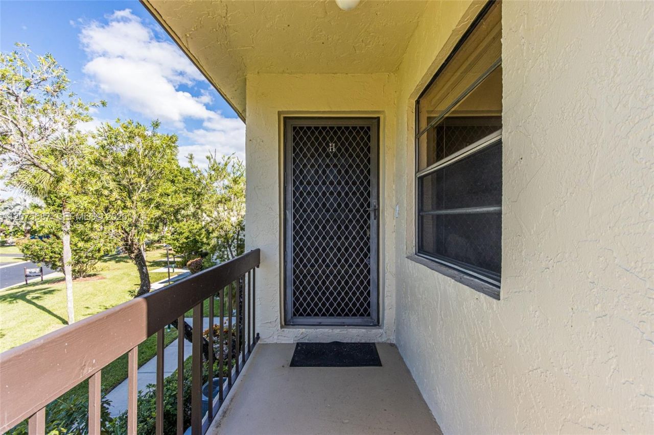 8566 Casa Del Lago , Unit H, Boca Raton, FL 33433 Photo