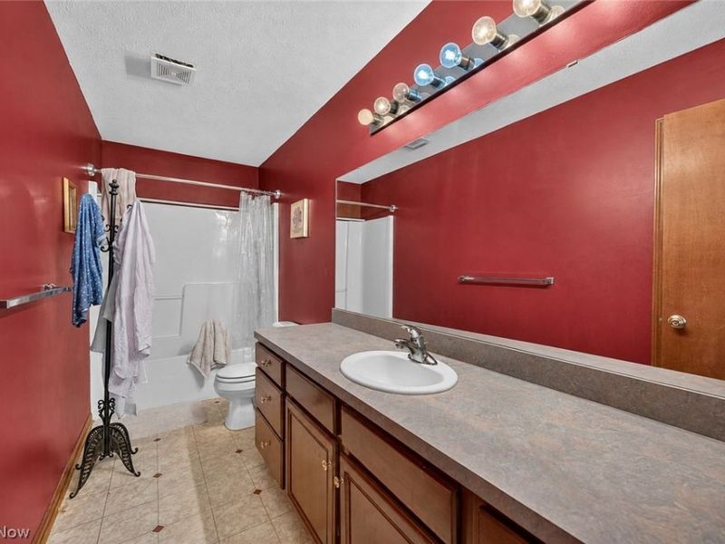 15826 Falmouth Oval, Middleburg Heights, OH 44130 Photo 12